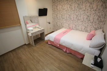 Gstay Myeongdong Hotel