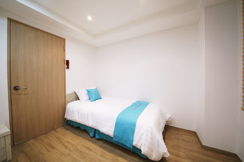 Gstay Myeongdong Hotel 2*