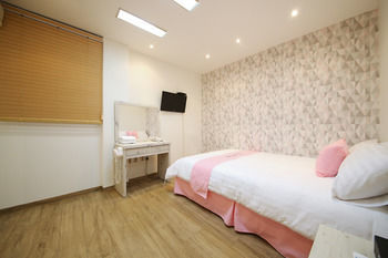 Hotel Gstay Myeongdong 2*